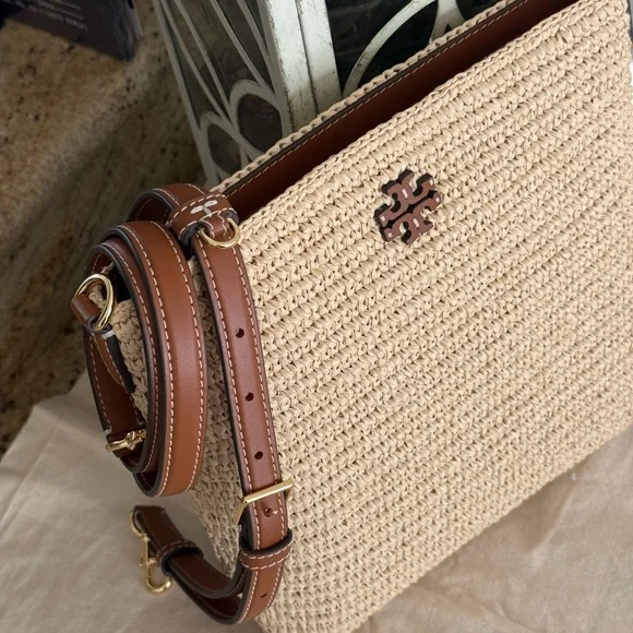 Tory Burch THEA RAFFIA SWINGPACK crossbody in COFFEE CREAM - Picture 3 of 10
